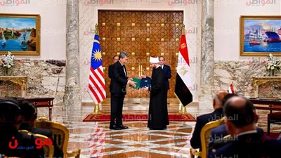 صور .. «السيسي» ورئيس وزراء ماليزيا يشهدان توقيع مذكرة تفاهم بين البلدين لتعزيز التعاون في الشؤون الإسلامية