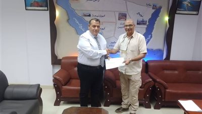 رئيس مدينة ابورديس يسلم أول رخصة مباني مميكنة مؤمنة بعد تعديلات وزير الإسكان
