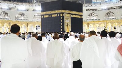 رئيس مدينة نويبع يودع المعتمرين لبيت الله الحرام 
