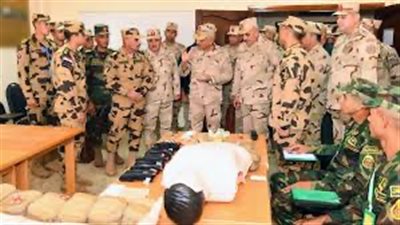 الفريق أول عبد المجيد صقر القائد العام للقوات المسلحة وزير الدفاع والإنتاج الحربى يتفقد            عدد من وحدات القوات المسلحة المخطط إشتراكها بإحدى مهام الإتحاد الإفريقى