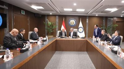 وزير البترول والثروة المعدنية يلتقي مع عدد من أعضاء مجلس النواب والشيوخ في مقر الوزارة بالعاصمة الإدارية 