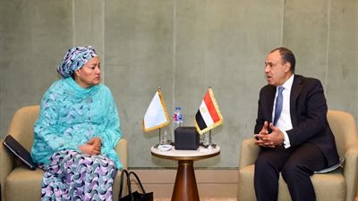 وزير الخارجية والهجرة يلتقي بنائبة السكرتير العام للأمم المتحدة