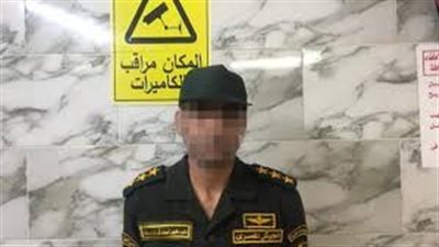 القبض على أحد الأشخاص ينتحل صفة ضابط طبيب بالقوات المسلحة