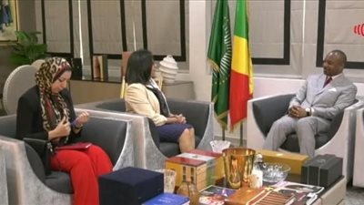 السفيرة المصرية في برازافيل تلتقي مع وزير التعاون الدولي لتعزيز الشراكة بين القطاعين العام والخاص الكونغولي