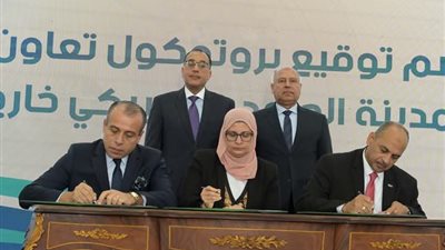 رئيس الوزراء يشهد مراسم توقيع بروتوكول تعاون بين هيئة التنمية الصناعية وهيئة الاستثمار والتمثيل التجاري 