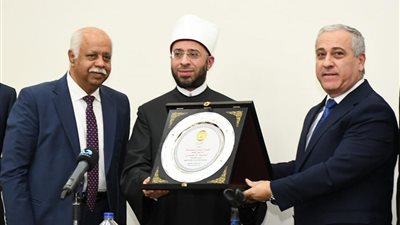 صور .. الوطنية للصحافة» تكرم وزير الأوقاف لجهوده في الإعتناء بالأئمة والخطباء