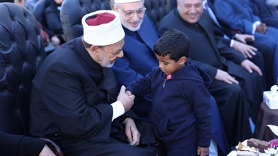 شيخ الأزهر يفتتح معهد «محمد عطيتو» بالأقصر .. ويشارك التلاميذ فرحتهم