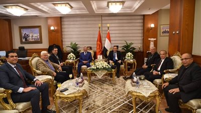 صور .. «محافظ بورسعيد» يستقبل أعضاء الصالون البحري المصري