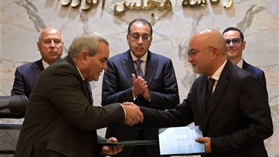 صور .. مراسم توقيع برتوكول تعاون بين «المنصور للسيارات» و«موتور SAIC» الصينية