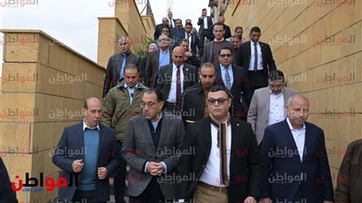 صور .. «مدبولي» يتفقد مشروع «أرابيسك» بسور مجرى العيون 