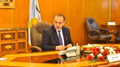 محافظ أسيوط: رفع 160 طن مخلفات ونواتج تطهير ترعة الملاح بالطريق الدائري بحي غرب 