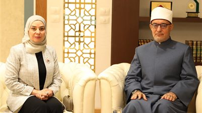 صور .. «مفتي الجمهورية» يستقبل سفيرة البحرين لبحث تعزيز التعاون المشترك 