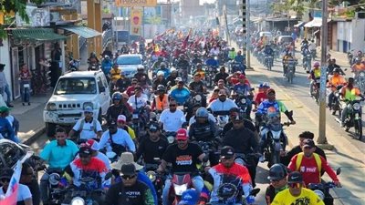 الشعب الفنزويلى يحتشد  في جميع أنحاء البلاد دفاعًا عن السلام ودعمًا لمادورو