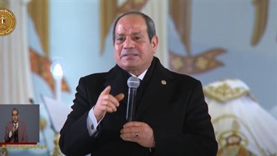 الرئيس السيسي يوزع هدايا للمواطنين في عيد الميلاد
