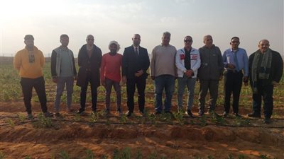 مدير مديريه الزراعه يلتقي بالمزارعين بالتجمعات التنموبه الجديدة 