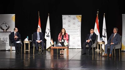 عبد العزيز:يوصي بإصدار قانون تداول المعلومات 