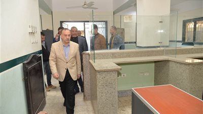 محافظ أسيوط يتفقد إدارة الفتح التعليمية بقرية بنى مر ويشيد بتجهيز المقر ليتلائم مع احتياجات العمل