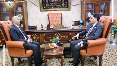 وزير العمل والتأهيل الليبي يزور