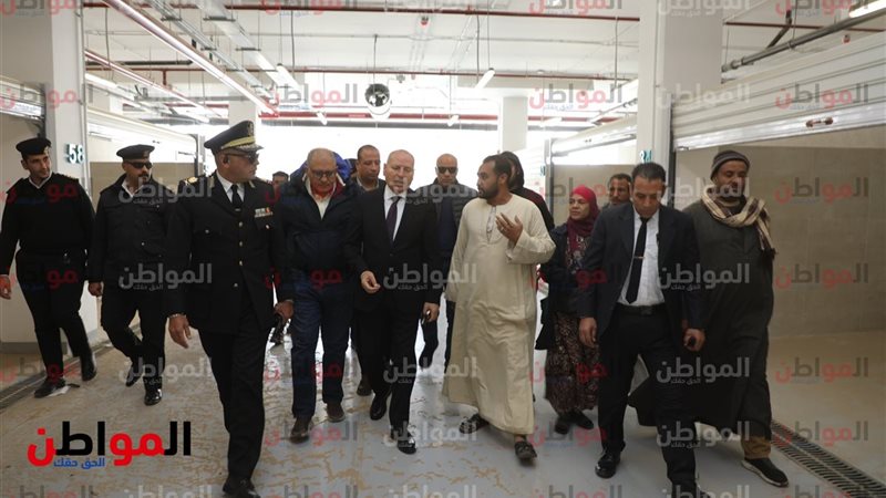 محافظ القاهرة مع