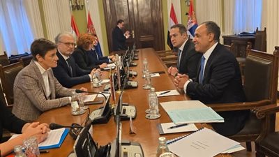 وزير الخارجية والهجرة يجتمع مع رئيسة البرلمان الصربي