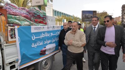 محافظ أسيوط يشهد إطلاق مبادرة لتوزيع بطاطين الشتاء وكراتين مواد غذائية للأسر الأولى بالرعاية 