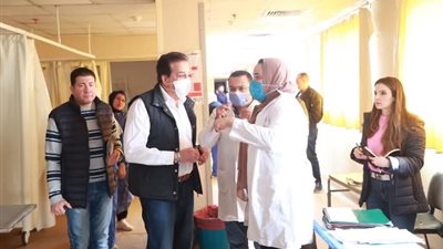 نائب رئيس مجلس الوزراء وزير الصحة يقوم بجولة مفاجئة بمستشفى النصر للتأمين الصحي بحلوان