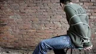 في وضح النهار.. تقييد سائق بالحبال وسرقة سيارته في منطقة جبلية ب15 مايو