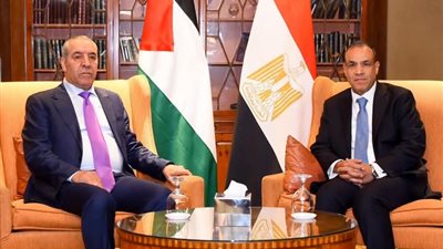 وزير الخارجية والهجرة يستقبل أمين سر اللجنة التنفيذية لمنظمة التحرير الفلسطينية