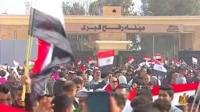 سيناء خط أحمر».. آلالاف المصريين في رفح لرفض قرارات الرئيس الأمريكي