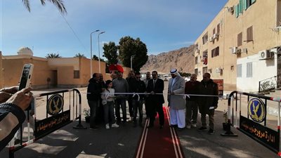 رئيس مدينة نويبع ووكيل وزاره التموين والتجارة الداخلية يفتتحا سوق اليوم الواحد لبيع السلع الأساسية بأسعار مخفضة 
