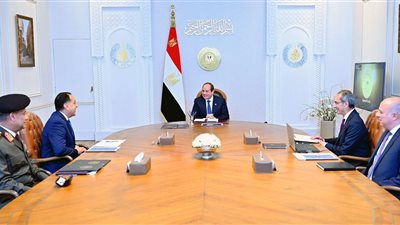 صور ... السيسي يجتمع برئيس مجلس الوزاء ومدير الأكاديمية العسكرية