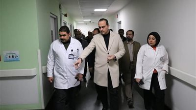 رئيس هيئة الرعاية الصحية يُجري جولة ليلية مفاجئة على المنشآت الصحية التابعة للهيئة في السويس