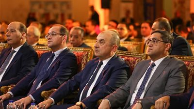 توجه حكومي لتعزيز القدرات الإنتاجية للمصانع بصناعات حديثة  وجذب استثمارات جديدة وتحقيق قيمة مضافة 