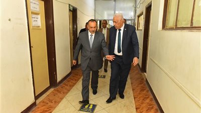 محافظ أسيوط يتفقد مديرية العمل للاطمئنان على الخدمات المقدمة للمواطنين وميكنة منظومة الخدمات