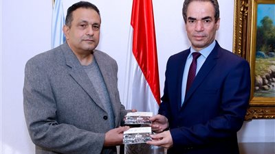 أسرة الشيخ مصطفي إسماعيل تهدي إذاعة القرآن الكريم ١٨ تلاوة تذاع لأول مرة في رمضان
