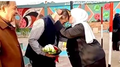 النائب لطفى شحاتة يطالب بإلغاء التحقيق في واقعة تقبيل وكيلة مدرسة لزوجها 