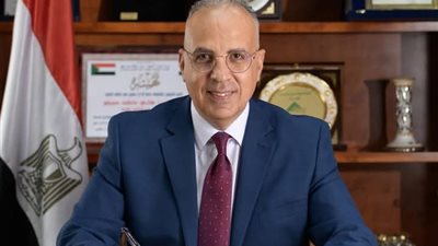 وزير الموارد المائية والري يتابع موقف 