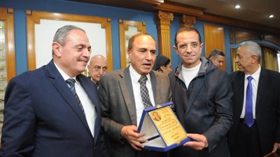 طواله يمنح 