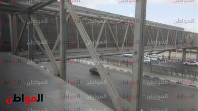 صور..حياتهم في خطر .. «طلاب الأزهر» يشتكون من كوبري المشاة 
