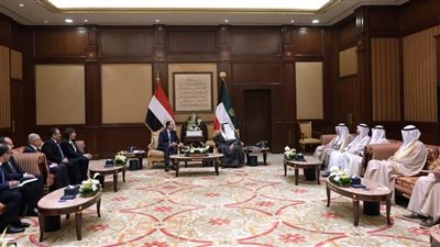 رئيس الوزراء يسلم دعوة الرئيس السيسي لـ أمير الكويت لحضور القمة العربية في القاهرة