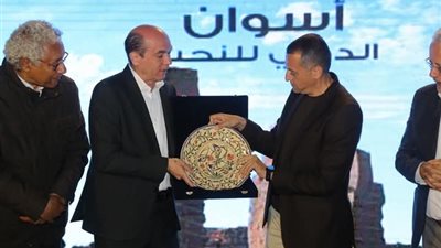 في ختام فعالياته سيمبوزيوم أسوان الدولي للنحت .. حوار بين الفن والجرانيت