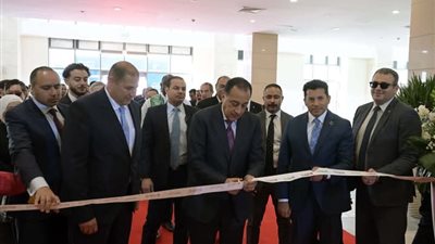 رئيس الوزراء يتفقد جناح وزارة الشباب والرياضة بمعرض ومؤتمر