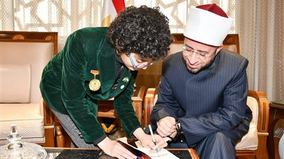 وزير الأوقاف يكرم المبدع الصغير أدهم عبد النبي