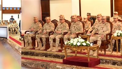 الفريق أحمد خليفة رئيس أركان حرب القوات المسلحة يشهد المرحلة الرئيسية لتنفيذ مشروع مراكز القيادة التعبوى للأسطول الشمالى بالقوات البحرية
