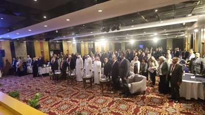 السفير القطرى بمصر  يشارك  في مؤتمر 