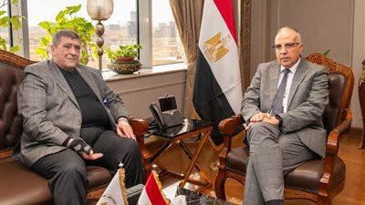 وزير الموارد المائيه والري  يلتقى أمين عام الجمعية العربية لمرافق المياه لبحث تعزيز التعاون بين الوزارة والجمعية فى مجال إدارة المياه
