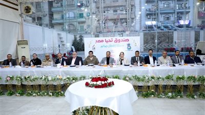 محافظ الشرقية يُشارك عمال النظافة والتجميل مائدة الإفطار الرمضاني بالزقازيق