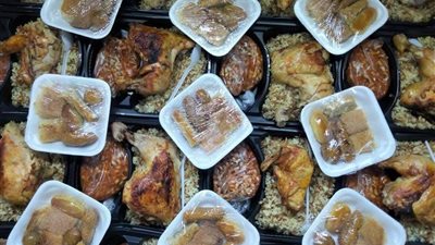 العربي للتنمية الاجتماعية ينظم مائدتين لإفطار الصائمين بالقاهرة والجيزة ويوزع 2200 وجبة غذائية يوميا بالمحافظات