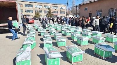مركز الملك سلمان للإغاثة يوزع 300 سلة غذائية في مدن شمال جمهورية الجبل الأسود