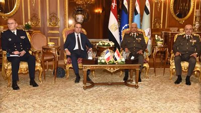 الفريق أول عبدالمجيد صقر القائد العام للقوات المسلحة وزير الدفاع والإنتاج الحربى يلتقى وزير الجيوش الفرنسية